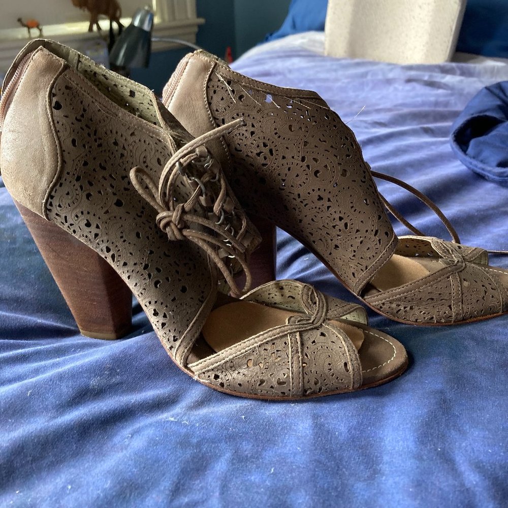 Bernardo leather heels